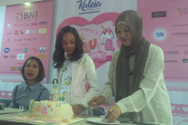 Putri penyanyi Nola B3, ‎Adyla Rafa Naura Ayu atau yang akrab disapa Naura, ‎kembali menyapa fansnya,Teman Naura, dalam sebuah pertunjukan musikal bertajuk Konser Dongeng 2 di Gedung Sasana Budaya Ganesha, Jalan Tamansari, Kota Bandung, pada tanggal 4 November 2017 mendatang. 