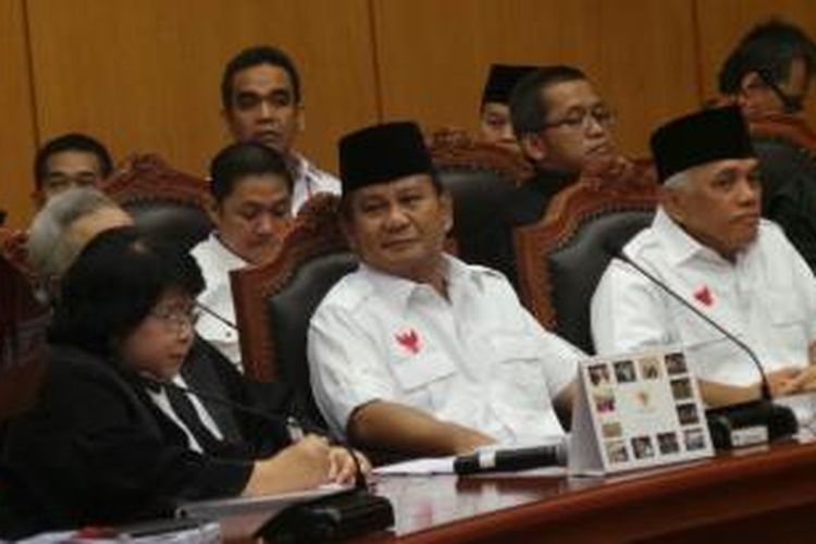 Pasangan Prabowo Subianto-Hatta Rajasa hadir dalam sidang perdana perselisihan hasil Pilpres di Gedung Mahkamah Konstitusi, Rabu (6/8/2014).