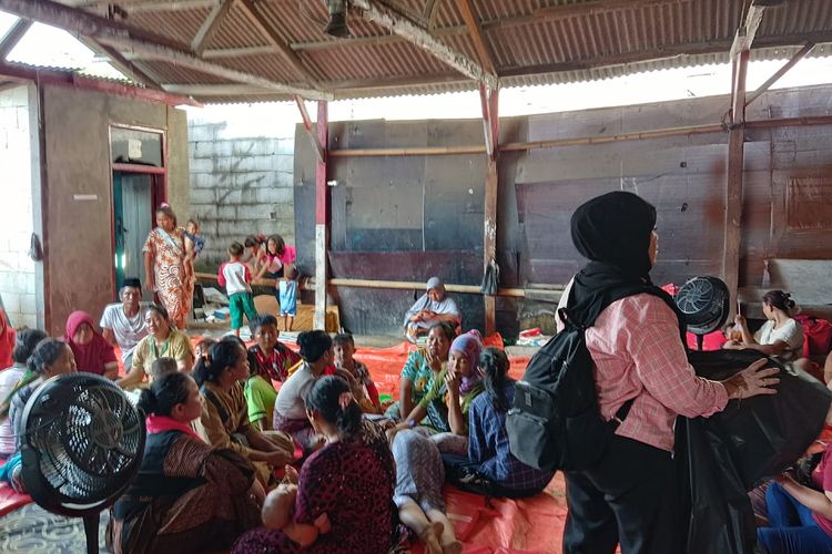Kondisi terkini tempat pengungsian Kebakaran Muara Angke, banyak anak-anak yang belum dapat bantuan untuk sekolah.