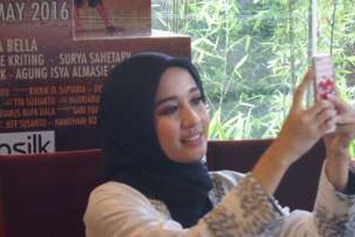 Laudya Cynthia Bella menghadiri screening film Aisyah: Biarkan Kami Bersaudara, di Epicentrum XXI, Kuningan, Jakarta Selatan, Senin (16/5/2016) malam.