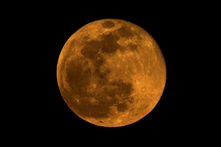 Ilustrasi supermoon. Ada banyak fenomena langit Mei 2026 yang bisa dilihat, dari Supermoon hingga mengamati inti Galaksi Bima Sakti.