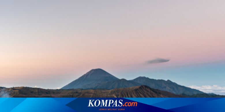  Gunung  Semeru  Erupsi Jalur Pendakian Masih Ditutup 