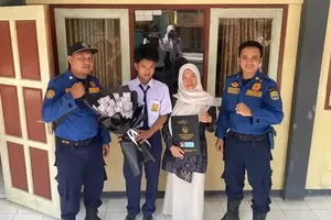 Haru, Damkar Ciamis Dampingi Siswa SMP Ambil Rapor karena Ibu Meninggal dan Ayah 10 Tahun Tak Pulang