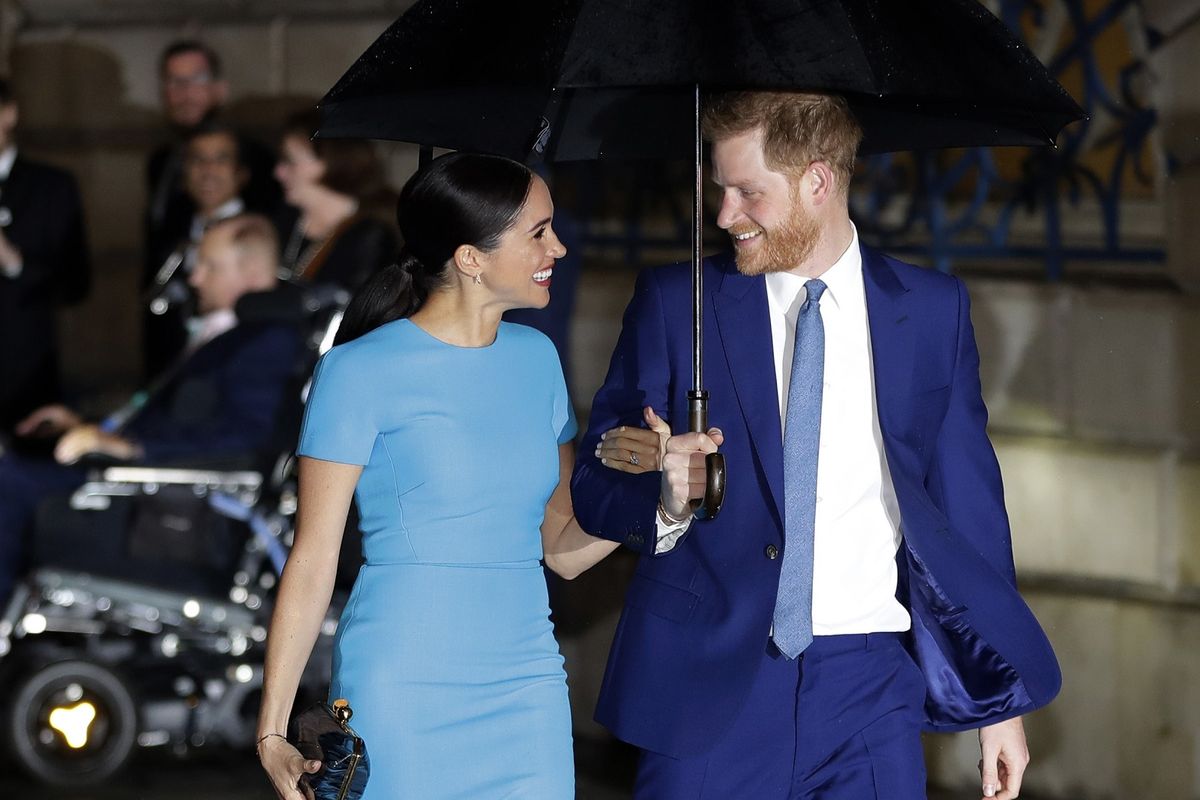 Foto yang diambilpada 5 Maret 2020 memerlihatkan Pangeran Harry dan Meghan Markle tiba di acara tahunan Endeavour Fund Awards di London, Inggris. Yayasan dari Duke dan Duchess of Sussex itu sudah membantu dalam penyelesaian pusat penanganan kegawatdaruratan di Persemakmuran.