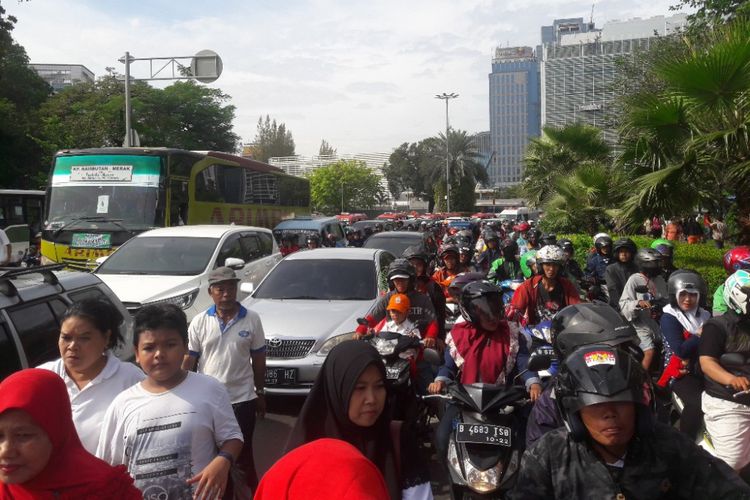 Kemaceta terjadi di kawasan Monas pada Sabtu (28/4/2018).