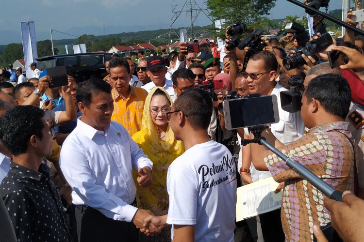 Penyambutan Menteri Pertanian Andi Amran (kiri kedua) di Sukabumi, Jawa Barat, Kamis (21/2/2019).