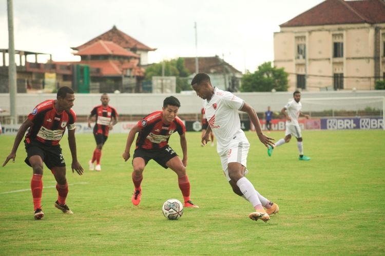 Pertandingan Persipura vs PSM di Stadion Kompyang Sujana, Denpasar, pada pekan ke-30 Liga 1. Kamis (10/3/2022) sore WIB.