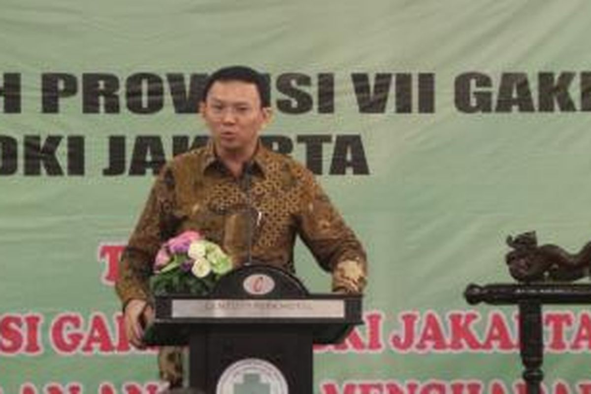 Gubernur DKI Jakarta Basuki Tjahaja Purnama saat memberikan sambutan pada acara Musprov DKI Jakarta VII Gabungan Perusahaan Alat-Alat Kesehatan dan Laboratorium (Gakeslab DKI Jakarta), di Hotel Atlet Century Park, Jakarta, Rabu (13/1/2016).