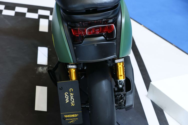 NIU Gova 03 C Racer dipamerkan di ajang Periklindo Electric Vehicle Show (PEVS) 2022 di JI Expo Kemayoran, Jakarta, Kamis (28/7/2022). NIU Mobility resmi meluncurkan dua model NIU Gova 03 versi modifikasi berkolaborasi dengan Smoked Garage yaitu Gova 03 C Racer dan Gova 03 Adventure yang diproduksi terbatas masing-masing 100 unit.