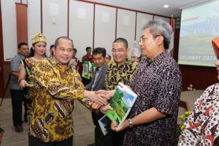Menteri Desa, Pembangunan Daerah Tertinggal, dan Transmigrasi Marwan Jafar saat peluncuran Indeks Desa Membangun (IDM) di Jakarta, Senin (19/10/2015).