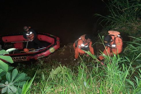 Hingga Kamis Malam, Remaja yang Tenggelam di Sungai Ciliwung Belum Ditemukan