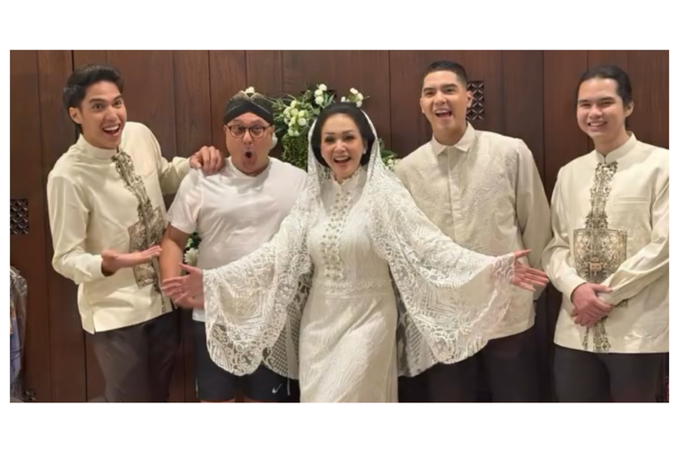 Di acara siraman Al Ghazali, Maia Estianty dan Irwan Mussry tampil serasi bak couple goals. 