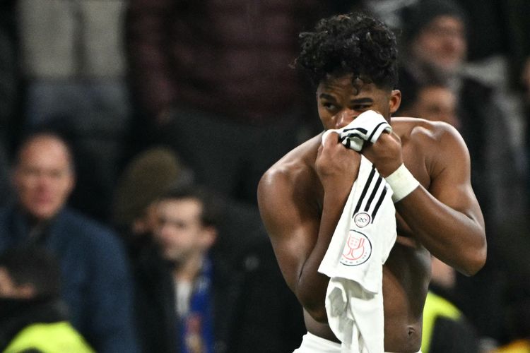 Penyerang Real Madrid bernomor punggung 16 asal Brasil, Endrick Felipe, merayakan gol ketiga timnya saat melawan Celta de Vigo, Kamis (16/1/2025) waktu setempat, dalam laga Copa del Rey. 