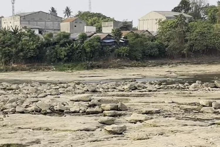 Sungai Cisadane di Tangerang Sempat Kering, Kini Debit Air Kembali Normal