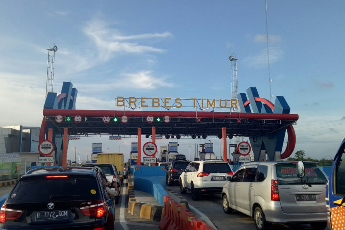 Gebang tol Brebes Timur atau yang dikenal dengan Brexit, di tahun 2017 ini telah mengalami beberapa perbaikan, untuk menunjang arus mudik. Hingga Kamis, (15/6/2017) kondisinya semakin baik dengan penambahan beberapa loket, bahkan dengan fasilitas GTO.