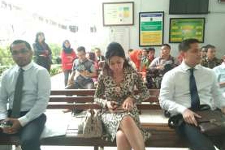 Anggota DPR RI Venna Melinda menghadiri sidang mediasi soal harta gana-gini dengan mantan suaminya, Ivan Fadilla, di PN Jaksel, Senin (8/3/2016).