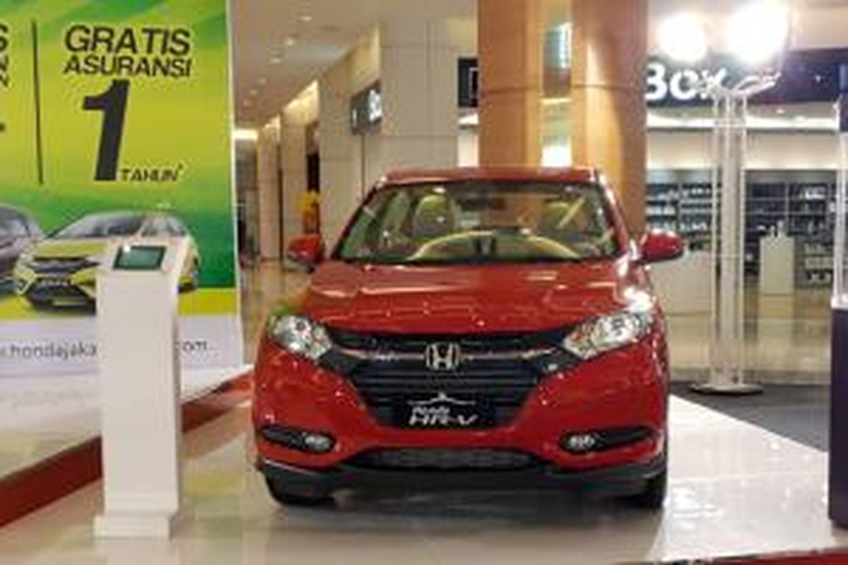 Pameran mobil Honda dengan banyak program promosi untuk mudik lebaran oleh Honda Jakarta Center.