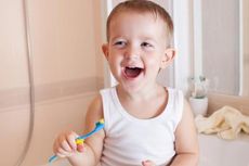 Tahapan Melatih Anak Menyikat Gigi