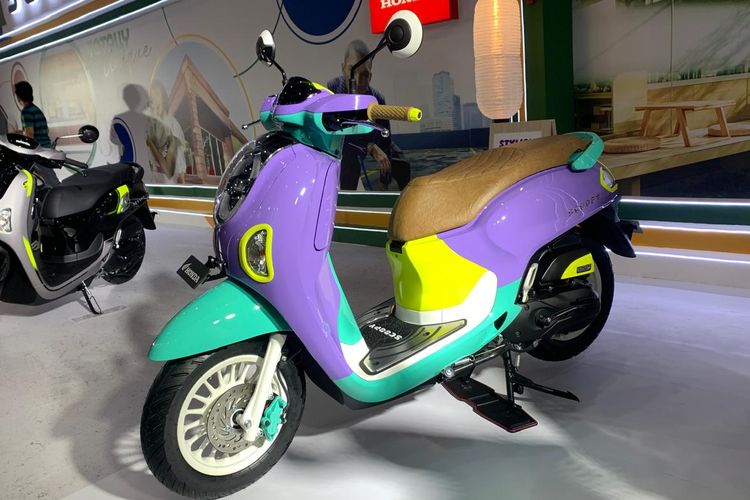 Modifikasi Scoopy Stylish, Main Warna dan Aksesori Resmi