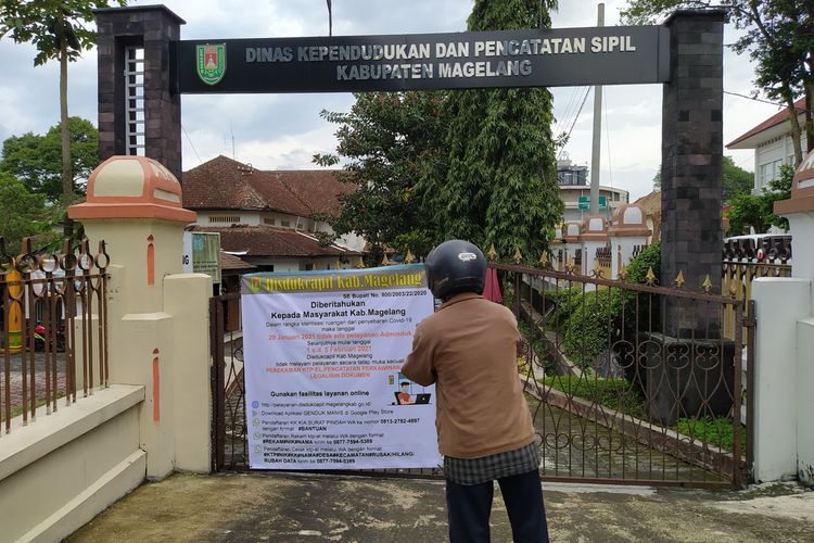 Kantor Disdukcapil Kabupaten Magelang, Jawa Tengah, tutup, Jumat (29/1/2021).