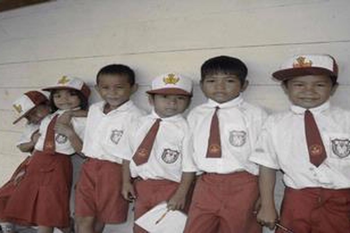 ILUSTRASI: Buku-buku seri Presiden Susilo Bambang Yudhoyono (SBY) tidak sesuai dengan kebutuhan siswa sekolah dasar (SD) dan kondisi sosial masyarakat, salah satunya buku berjudul Peduli Kemiskinan.