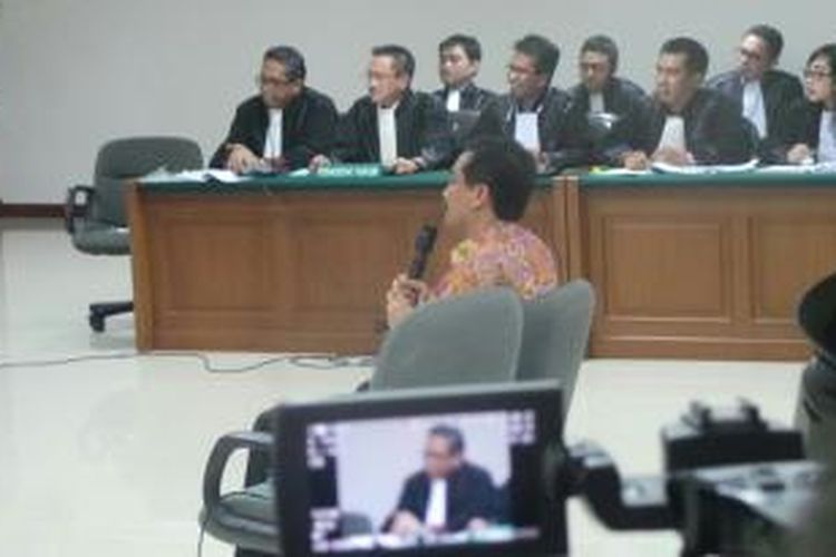 Mantan Menteri Pemuda dan Olahraga Andi Alfian Mallarangeng menjalani sidang perdana kasus dugaan korupsi proyek Hambalang di Pengadilan Tindak Pidana Korupsi, Jakarta,  Senin (10/3/2014).