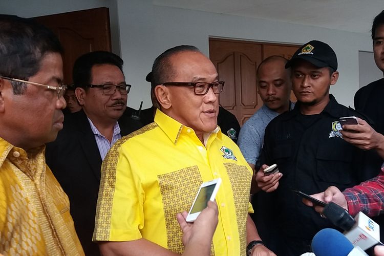 Ketua Dewan Pembina Partai Golkar Aburizal Bakrie di Kantor DPP Partai Golkar, Slipi, Jakarta Barat, Kamis (16/3/2017).