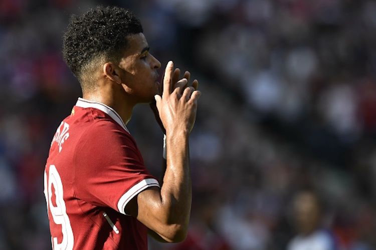 Dominic Solanke merayakan gol pertama Liverpool ke gawang Hertha Berlin pada laga persahabatan di Stadion Olimpiade Berlin, Sabtu (29/7/2017). 