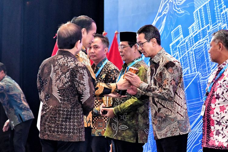 Pemprov DKI Jakarta meraih terbaik tiga Penghargaan Pembangunan Daerah (PPD) 2024 kategori Provinsi Terbaik dari Badan Perencanaan Pembangunan Nasional (Bappenas) RI di JCC, Senin (6/5/2024).