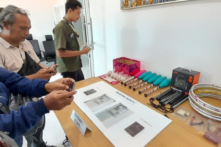 Dua WN Kolombia Mengamen Akrobat di 