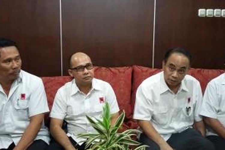 Kelompok Relawan Pro-Jokowi (Projo) saat ditemui di Kantor Dewan Pertimbangan Presiden, Jakarta Pusat, Selasa (11/8/2015).