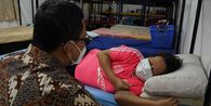 Tangis Maimunah Pecah Minta Dipulangkan dari Malaysia, Menteri Karding: Tenang, Pasti Dibantu