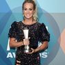 Carrie Underwood Gunakan Anting Buatan Indonesia di ACMA 2020 