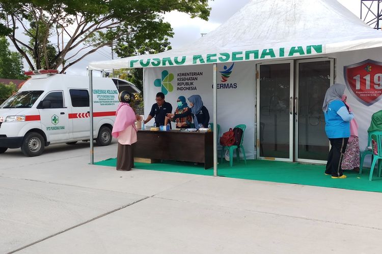 Permintaan masyarakat Natuna akan adanya tenaga psikiater di posko kesehatan kembali dikabulkan. Seperti pada posko kesehatan yang ada di kota ranai, tepatnya di pantai Piawang. Tidak saja mensiagakan dokter dan perawat, posko ini juga dilengkapi dengan tenaga psikiater yang didatangkan langsung dari Jakarta oleh Kemenkes RI, Jumat (7/2/2020).