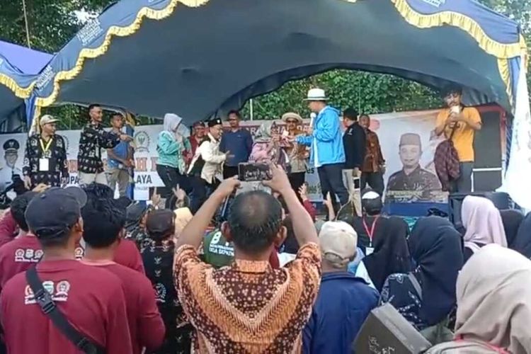 Ketua Tim Kampanye Daerah (TKD) Prabowo-Gibran Jawa Barat Ridwan Kamil dituduh melanggar aturan kampanye saat Jambore Badan Permusyawaratan Desa (BPD) di Tasikmalaya, Jabar.