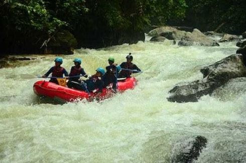 Mapala UI Tuntaskan Pengarungan Sungai 