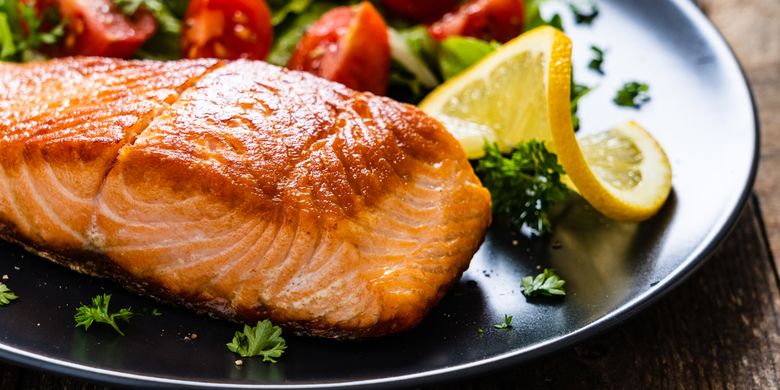 Tips Masak Ikan Salmon Agar Tak Hancur dan Lengket