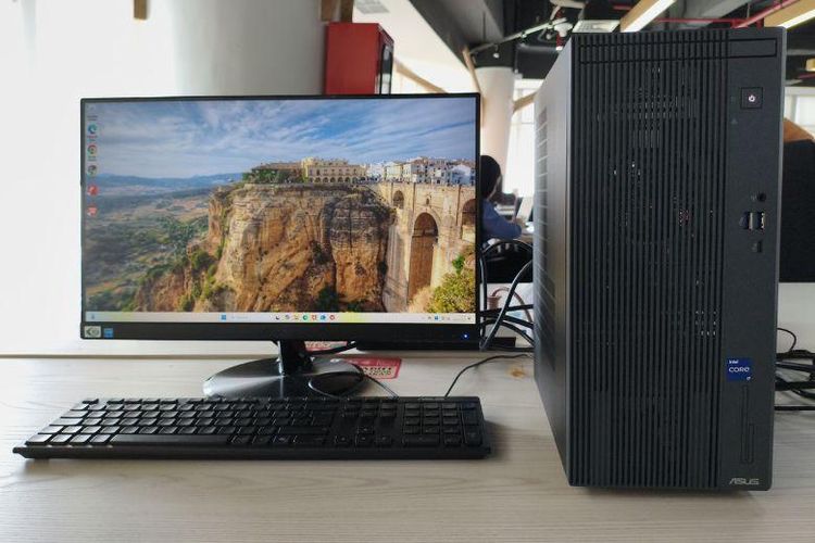 ASUS ExpertCenter P500MV memiliki ukuran yang compact. Cocok untuk tempat kerja dengan ruang terbatas. 