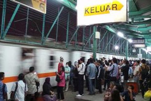 Lima Stasiun Bakal Integrasikan KRL dan Transjakarta