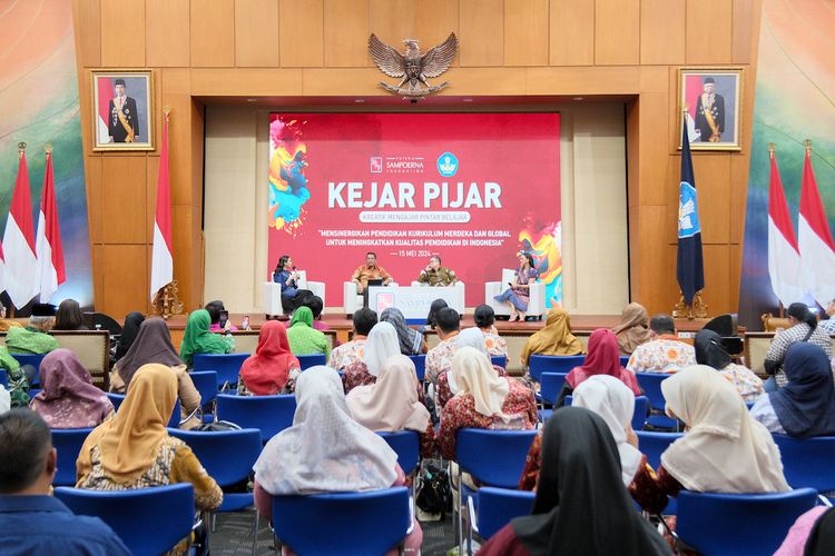 Putera Sampoerna Foundation (PSF) berkolaborasi dengan Kemendikbudristek RI mengadakan rangkaian kegiatan Kejar Pijar. Kegiatan ini juga dalam rangka memeriahkan momentum Hari Pendidikan Nasional 2024. Puncak kegiatan digelar pada Rabu, (15/5/2024) di Kemendikbud RI, Jakarta. 