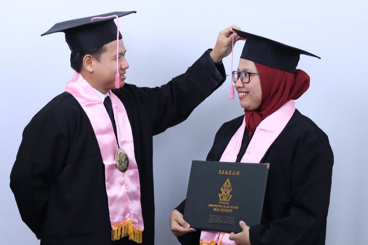 Pasangan Dosen Raih Gelar Doktor Bersamaan di UIN Walisongo Semarang