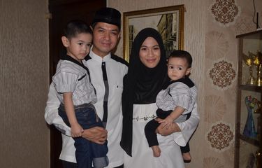 2 Minggu Lebih di Rumah, Ini Kegiatan Dude Harlino Bersama Keluarga