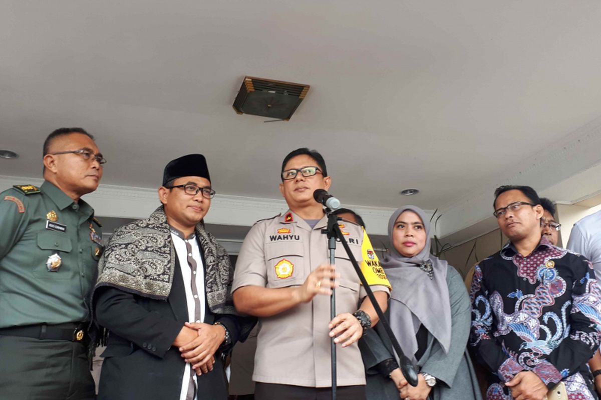 Wakapolda Metro Jaya Brigjen Wahyu Hadiningrat bersama para tokoh lintas agama dan para stokeholder di Balai Pertemuan Polda Metro Jaya, Selasa (12/2/2019).
