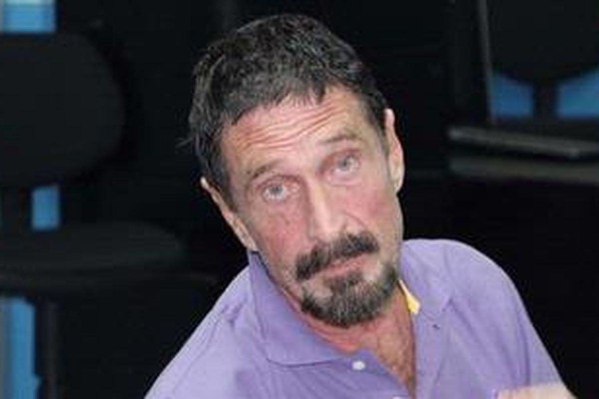 Perintis piranti lunak anti-virus John McAfee dituduh melakukan pembunuhan atas seorang warga negara AS di Belize, Amerika Tengah.