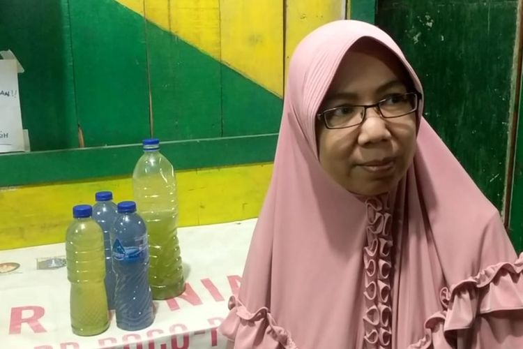 Napsiah, Ibu RT di Kampung Baru Kubur Koja, Penjaringan Jakarta Utara yang terdampak air PAM yang berubah-ubah warna