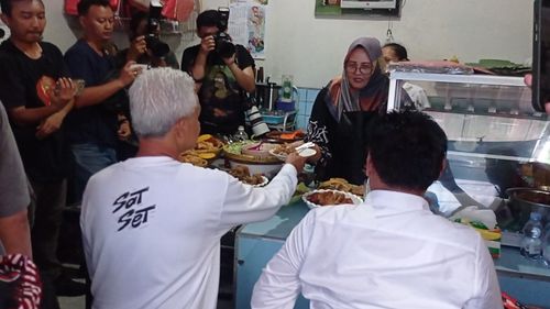 Ganjar Sarapan di Warung Pasar Sayur Magetan, Ini Kelebihan Warung Sasa