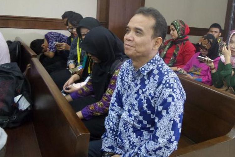 Panitera Pengadilan Negeri Jakarta Pusat, Edy Nasution, menjadi terdakwa di Pengadilan Tipikor Jakarta, Kamis  (8/12/2016).