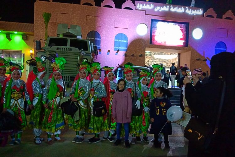 Seniman Banyuwangi setelah tampil di Festival Janadriyah Riyadh Arab Saudi