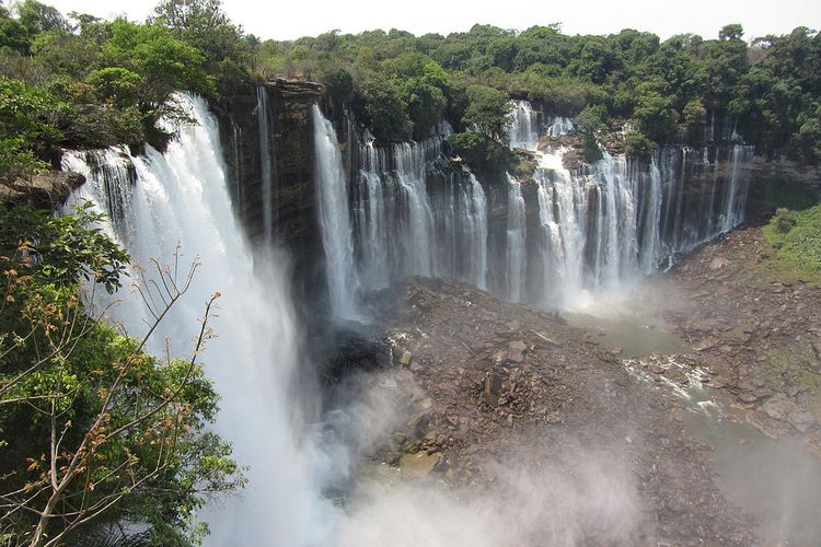 Air Terjun Kalandula di Angola yang Disakralkan Masyarakat Setempat.