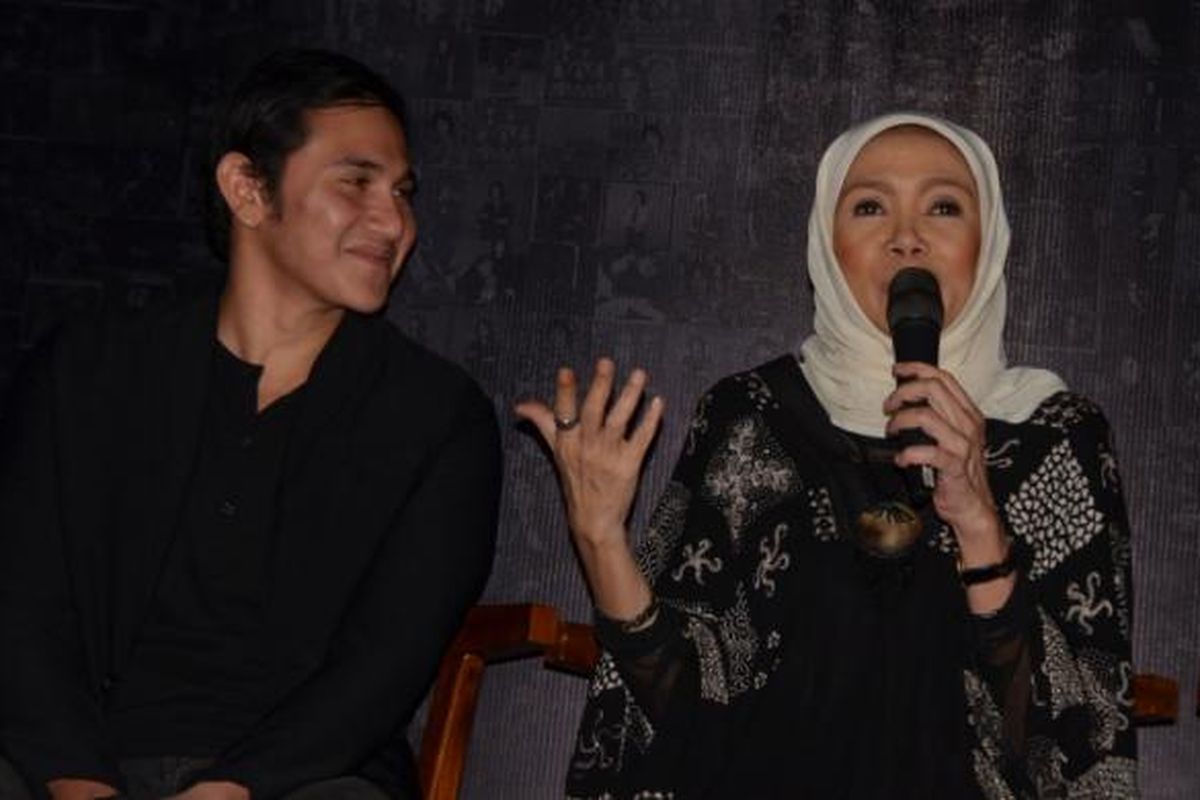 Vino G Bastian (kiri) dan Damayanti Noor (kanan) dalam jumpa pers film Chrisye di Resto The Hook, Kebayoran Baru, Jakarta Selatan, Rabu (21/9/2016).